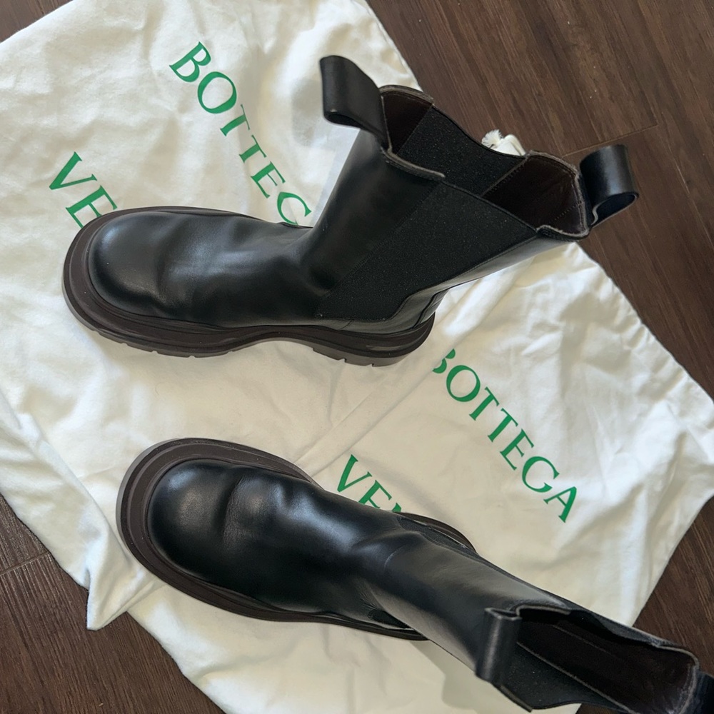 Trendy Bottega veneta tire boots in brown